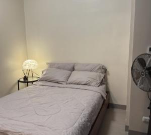 Ένα ή περισσότερα κρεβάτια σε δωμάτιο στο Mactan Newtown Haven