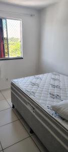 Ένα ή περισσότερα κρεβάτια σε δωμάτιο στο condomínio sol e mar QE