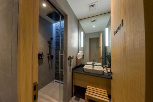 Koupelna v ubytování Sleepover Doha North Node, Gate C40