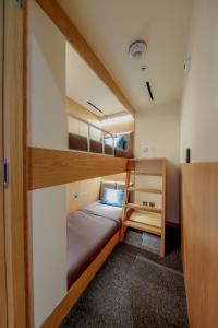 Postel nebo postele na pokoji v ubytování Sleepover Doha North Node, Gate C40