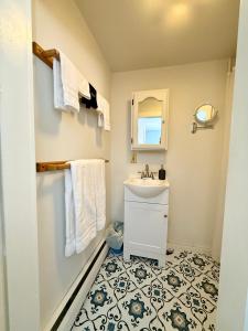 Ένα μπάνιο στο Colonel Spencer Inn