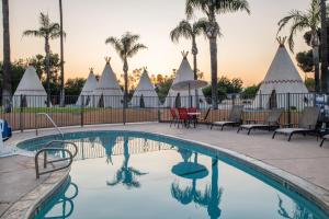 Πισίνα στο ή κοντά στο Wigwam Motel
