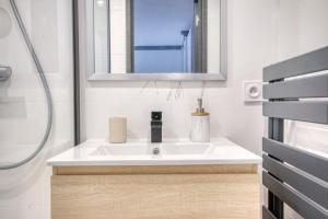 Koupelna v ubytování Le LOw AN SPoT + 7 fotografií