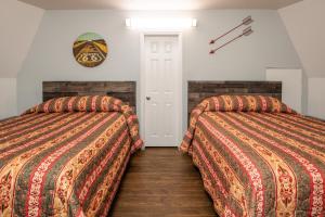 Ένα ή περισσότερα κρεβάτια σε δωμάτιο στο Wigwam Motel +89 φωτογραφίες