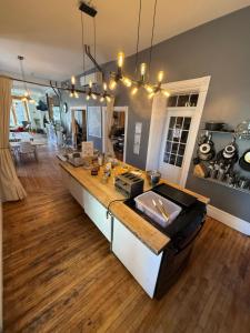 Jídlo v hostelu nebo okolí