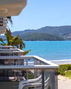 a view of the beach from the balcony of a resort at Pousada Vila Verde in Porto Belo