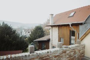 El edificio en el que está la casa de vacaciones