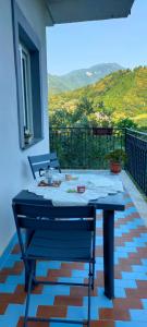 Nespecifikovaný výhled na hory nebo výhled na hory při pohledu z prázdninového domu