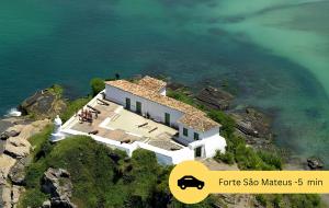 una casa su un'isola in acqua di Confortável e bem localizado a 300m da praia a CFB