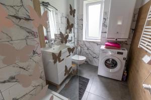 a bathroom with a sink and a washing machine at Agroturystyka Na górce in Węgierska Górka