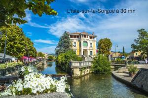 Фотография из галереи Joli appartement centre village au calme в городе Шаторенар