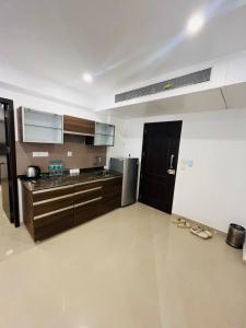 Kuchyň nebo kuchyňský kout v ubytování Coastal Nest Home - Malpe Beach