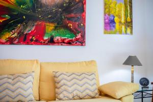 Posezení v ubytování GuestReady - Azorean retreat with Marina view