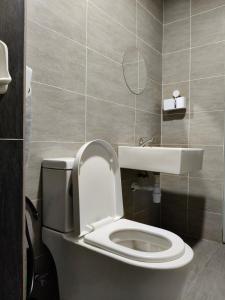 Koupelna v ubytování STUDIO UNIT ON 20th FLOOR WITH A BEAUTIFUL VIEW