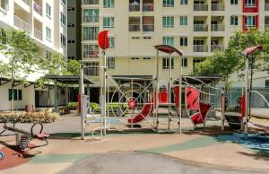 Herní místnost nebo prostor pro děti v ubytování STUDIO UNIT ON 20th FLOOR WITH A BEAUTIFUL VIEW