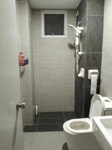 Koupelna v ubytování STUDIO UNIT ON 20th FLOOR WITH A BEAUTIFUL VIEW + 3 fotografie