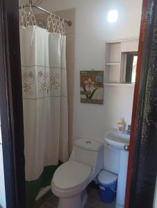 Koupelna v ubytování Cabañas Selva Negra