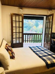 Postel nebo postele na pokoji v ubytování Geres Mountain View Guest House