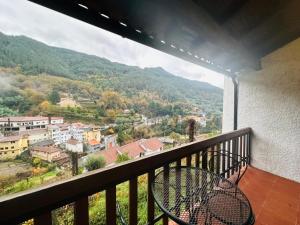 Cảnh núi rừng hoặc tầm nhìn ra núi từ nhà khách +4 ảnh