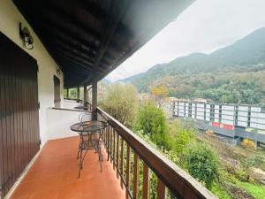 Nespecifikovaný výhled na hory nebo výhled na hory při pohledu z penzionu