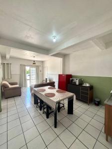 Χώρος καθιστικού στο Loft Zona Sul próximo ao mar