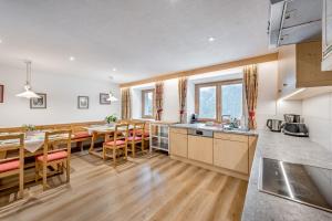 a kitchen and dining room with a table and chairs at LYNS HOME in Sölden