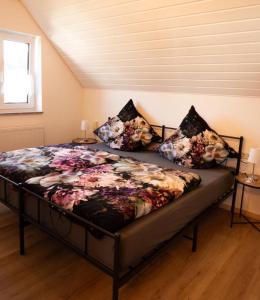 a bedroom with a bed with flowers on it at Ferienwohnung Familie Löffler in Ostrach