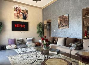 Χώρος καθιστικού στο Dar le Domaine, Tennis, Foot, Piscine et basket