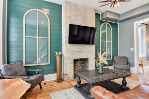 Et tv og/eller underholdning på Large Milwaukee Home • 4BR • Fast WiFi