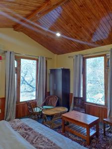 TV a/nebo společenská místnost v ubytování Wonderway Retreat Jari