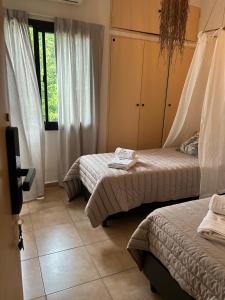 Ένα ή περισσότερα κρεβάτια σε δωμάτιο στο Casa Frida - Alojamiento exclusivo para Mujeres -