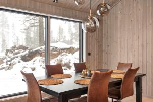 a dining room with a table and chairs and a window at Trysil hytteomrade 2041 by Vacation Trysil in Hovi
