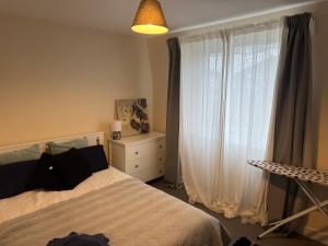 En eller flere senge i et værelse på Rose villa