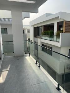 Un balcón o terraza en Remy Apartment and Villa