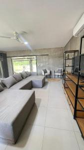 a living room with a couch and a tv at Cerquita del Cielo in San Bernardino