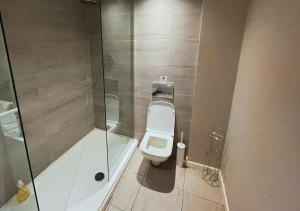 Et badeværelse på The Halifax Suites - sleeps 3 + 16 billeder