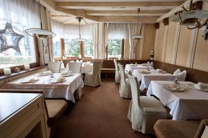 Un lugar para sentarse en Hotel-Restaurant Batzenhäusl