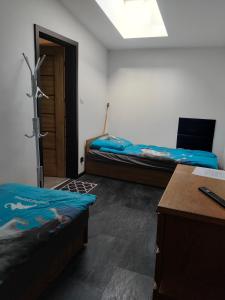 Ένα ή περισσότερα κρεβάτια σε δωμάτιο στο Pokoje wynajem Macierzysz