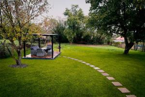 Κήπος έξω από το Nyx villa