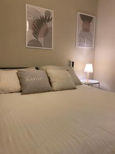 a bedroom with a large bed with white sheets at Casa di Gea in Biella
