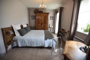 En eller flere senge i et værelse på La chabrouchine