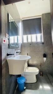 Et badeværelse på AGASARO LUXE Apartment + 30 billeder