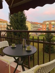 a table and chairs on a balcony with a view at Casa di Gea in Biella