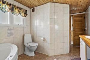 Koupelna v ubytování JB404-Fjerritslev-Jesper-Jensensvej-9 + 20 fotografií