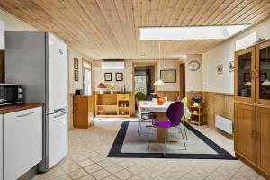 Kuchyň nebo kuchyňský kout v ubytování JB404-Fjerritslev-Jesper-Jensensvej-9