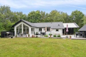 a white house with a large yard at LF18116-Veslos-Agerovej-6 in Amtoft