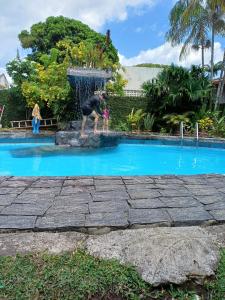 Bazén v ubytování Casa na praia do bispo pa nebo v jeho okolí