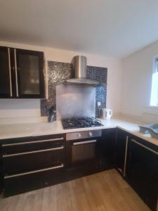 Køkken eller tekøkken på Cosy 3 bed