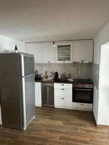 Кухня или мини-кухня в Vikendica Dedovina Negrišori
