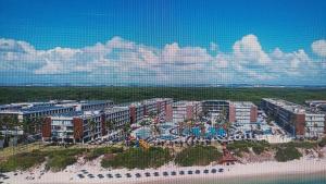 Naturlandskabet i nærheden af resortet + 1 billede